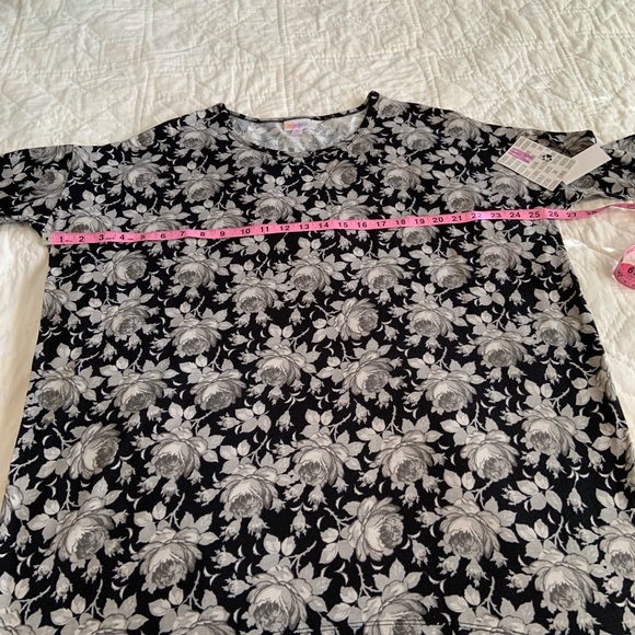 LuLaRoe Irma high low floral black and white shirt - Picture 5 of 12